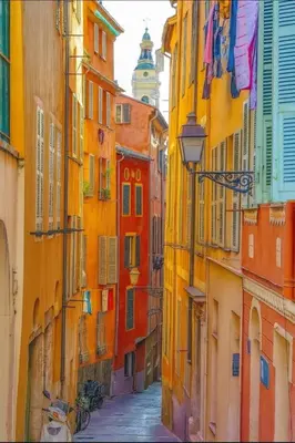 a view of an alley between two buildings at Luxe et charme authentique 4 couchages élégant au coeur du vieux Nice in Nice