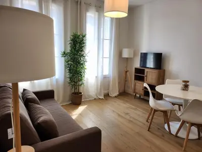 a living room with a couch and a table at Nice Fac St Jean D'Angely in Nice