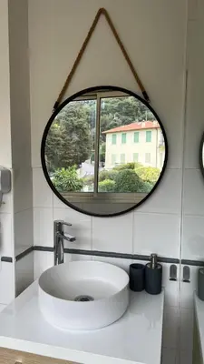 a bathroom with a sink and a mirror at Beau studio au cœur de Beaulieu-sur-mer in Beaulieu-sur-Mer