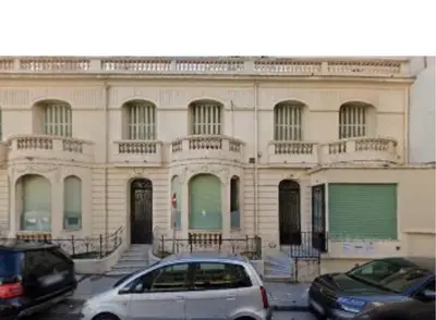 a white car parked in front of a building at Appartement 3 pieces proche du Negresco in Nice