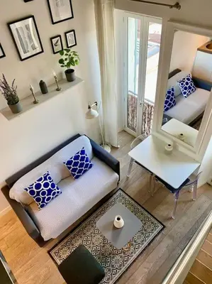 a living room with a couch and a mirror at Superbe Duplex avec vue ! in Villefranche-sur-Mer
