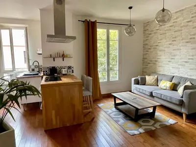 a kitchen and living room with a couch and a table at Spacieux appartement à Nice in Nice