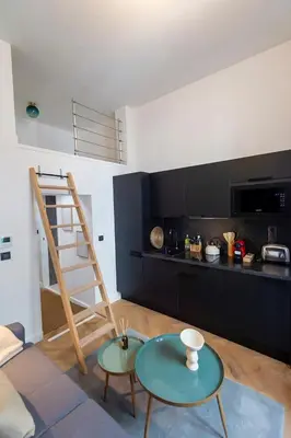 a living room with a couch and a table at Charmant appartement rénové au cœur de Nice in Nice