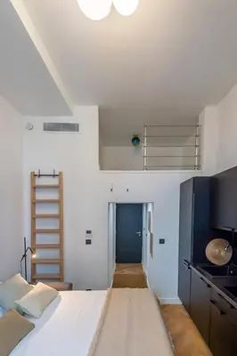 a bedroom with a bed and a blue door at Charmant appartement rénové au cœur de Nice in Nice