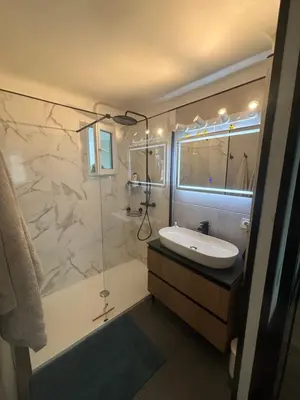 a bathroom with a tub and a sink and a shower at Appartement confortable et cosy sur le port de Nice in Nice