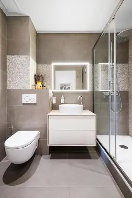 a bathroom with a toilet and a sink and a shower at 4 pièces vue mer, 6 pers, balcon, WiFi, garage in Villefranche-sur-Mer