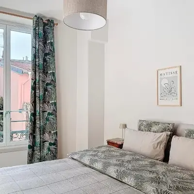 Charming 2-Bedroom Retreat Near City Center with Excellent Transport Links