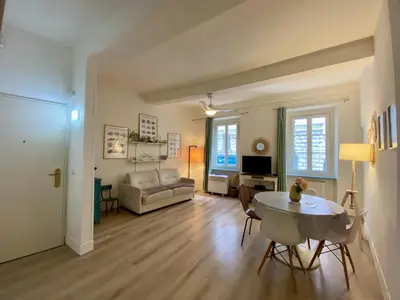 a living room with a couch and a table at Joli appartement niçois en bord de mer in Nice