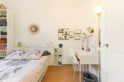 a bedroom with a bed and a desk at Appartement 2 chambres à 15 mn de la mer in Nice