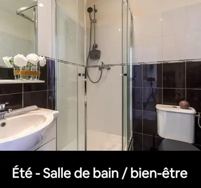 a bathroom with a shower and a sink at Résidence le Paga in Nice