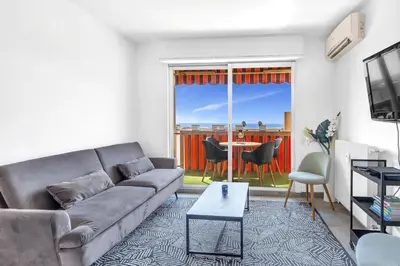 a living room with a couch and a table at Bel appartement vue mer proche de la promenade des anglais in Nice