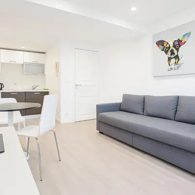 a living room with a blue couch and a table at Massena 4 Pers Super Centrale WiFi AC in Nice