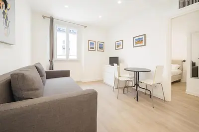 a living room with a couch and a table at Massena 4 Pers Super Centrale WiFi AC in Nice