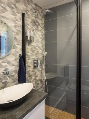 a bathroom with a sink and a shower at Heliotel Marine Studio avec balcon au 4eme étage à 200m de la mer in Saint-Laurent-du-Var