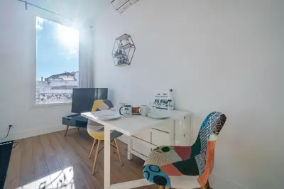 a dining room with a white table and chairs at Cosy 3P en plein cœur de Nice in Nice