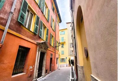 an empty alley in an alley between two buildings at Nestor&Jeeves - VIEUX NICE DUPLEX - Studio - Central in Nice