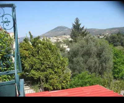 a view of a house with a red roof and trees at Chambre au calme sur les collines in Nice