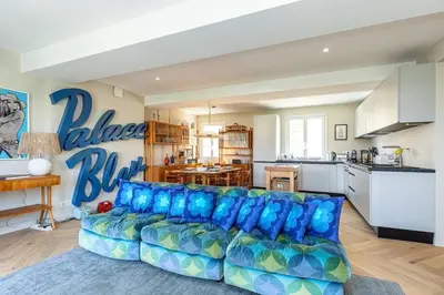 a living room with a blue couch in a kitchen at 2 chambres, balcons, vue imprenable, climatisation - PALACE BLEU in Nice