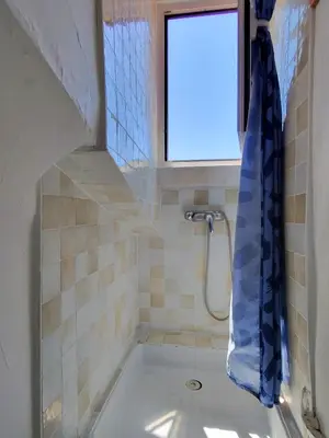a kitchen with a sink and a washing machine at Jolie chambre Privée Centre-Ville in Nice