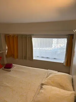 a bedroom with a bed and a window at MUSICIENS Joli DUPLEX 2 Chambres Garage privatif et Terrasse in Nice