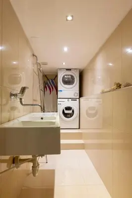 a bathroom with a washing machine and a sink at Carré d'Or, superbe apartment sur jardin, élégant et ensoleillé in Nice