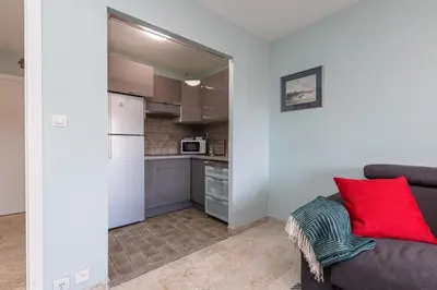a living room with a couch and a kitchen at MY CASA - MEDECIN 26 - Superb Apt Suite Downtown in Nice