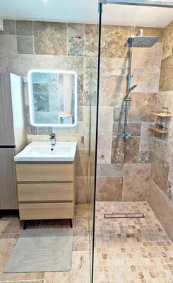 a bathroom with a sink and a shower at 3P 72m2 Climatisé Vue exceptionnelle Cathédrale St Nicolas et Mer in Nice