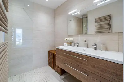 a bathroom with a sink and a shower at Villa de prestige Vue mer panoramique Piscine Climatisation in Nice