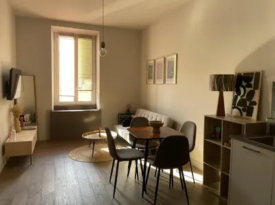a living room with a table and chairs at Appartement cozy au coeur de Nice in Nice