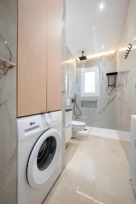 a bathroom with a washing machine and a toilet at Bleu Rivage - Magnifique 2P au Port de Nice - 1 chambre et 1 Mezzanine in Nice