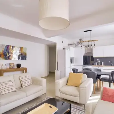 Stunning 2BR by the Port 20min Walk to the Beach