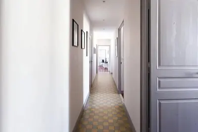 an empty hallway with a hallwayngthngthngthngthngthngthngthngthngthngth at PANTHEON- App centre, 2 ch, 2 sdb , classé 4 étoiles in Nice