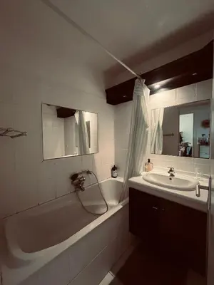 a bathroom with a bath tub and a sink at Appartement avec grande terrasse in Nice