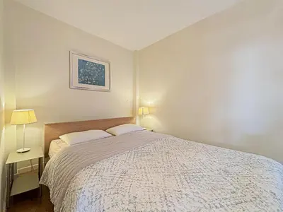 a bedroom with a bed with two pillows on it at Cozy 3 pièces, centre historique - Wifi, AC, 5pers in Nice