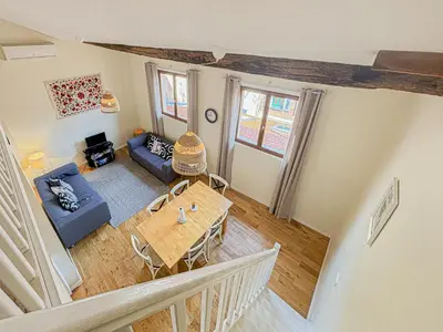 an overhead view of a living room with a table at Cozy 3 pièces, centre historique - Wifi, AC, 5pers in Nice
