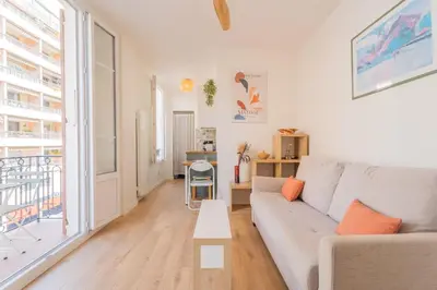 a living room with a couch and a table at Studio Cosy à Nice in Nice