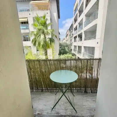 Nice two-rooms with balcony in Nice