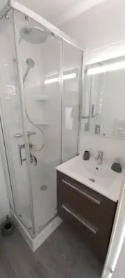 a bathroom with a shower and a sink at Studio Cosy proche Carlone, balcon in Nice