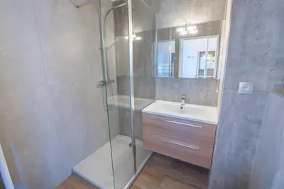 a bathroom with a shower and a sink at Joli Studio proche Promenade des Anglais in Nice