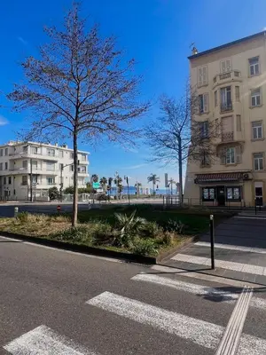 an empty street in front of a building at Studio élégant avec balcon près de la plage à Nice in Nice