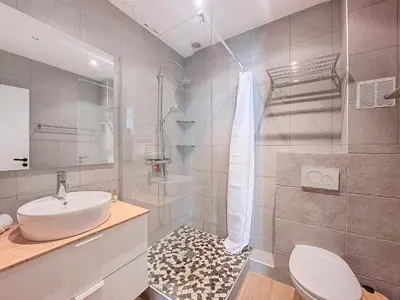 a bathroom with a sink and a toilet and a shower at Nestor&Jeeves - COCOA BEACH - Central - Near Beach in Nice