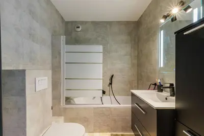 a bathroom with a tub and a toilet and a sink at Jolie studio avec belle terrasse ensoleillee in Nice