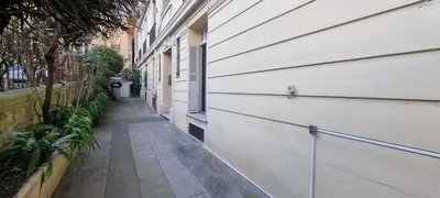 an empty alley way next to a building at Très joli 2 pièces à côté de l'AC Hotel Marriott Nice in Nice