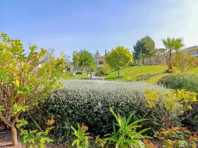 a garden with bushes and trees in a park at Fabron studio et Résidence de Luxe avec Piscine in Nice