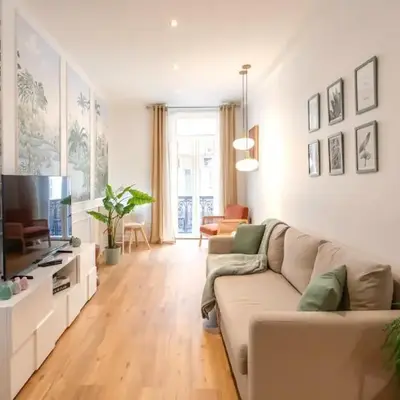 #34 Lamartine Central 3 Bdrs AC balcony 10mins walk to old town