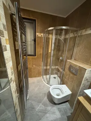 a bathroom with a shower and a toilet in it at Appartement Jardin 10mn centre in Nice