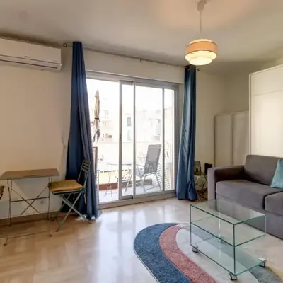 Cozy Studio Apt with balcony close to Garibaldi