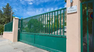a green fence on the side of a building at Residence les Lauriers in Nice