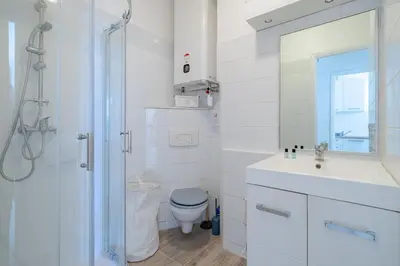 a bathroom with a shower and a toilet and a sink at Studio proche mer avec jardin in Nice