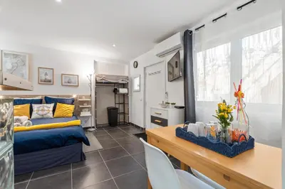 a room with a bed and a table with chairs at Nice Renting - 5b PENCHIENATTI - Charming Cozy Studio Balcony AC Massena in Nice